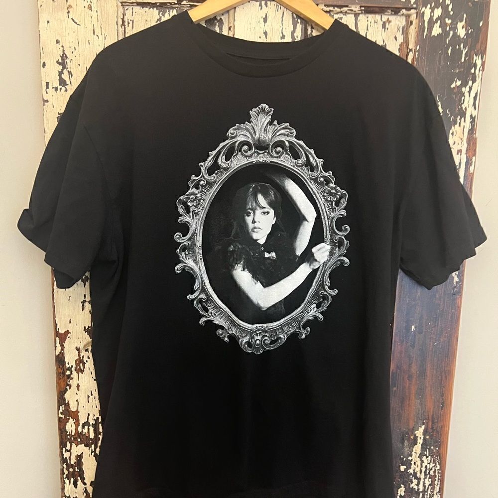Wednesday Adams Jenna Ortega Halloween portrait T-shirt. Size XL.
